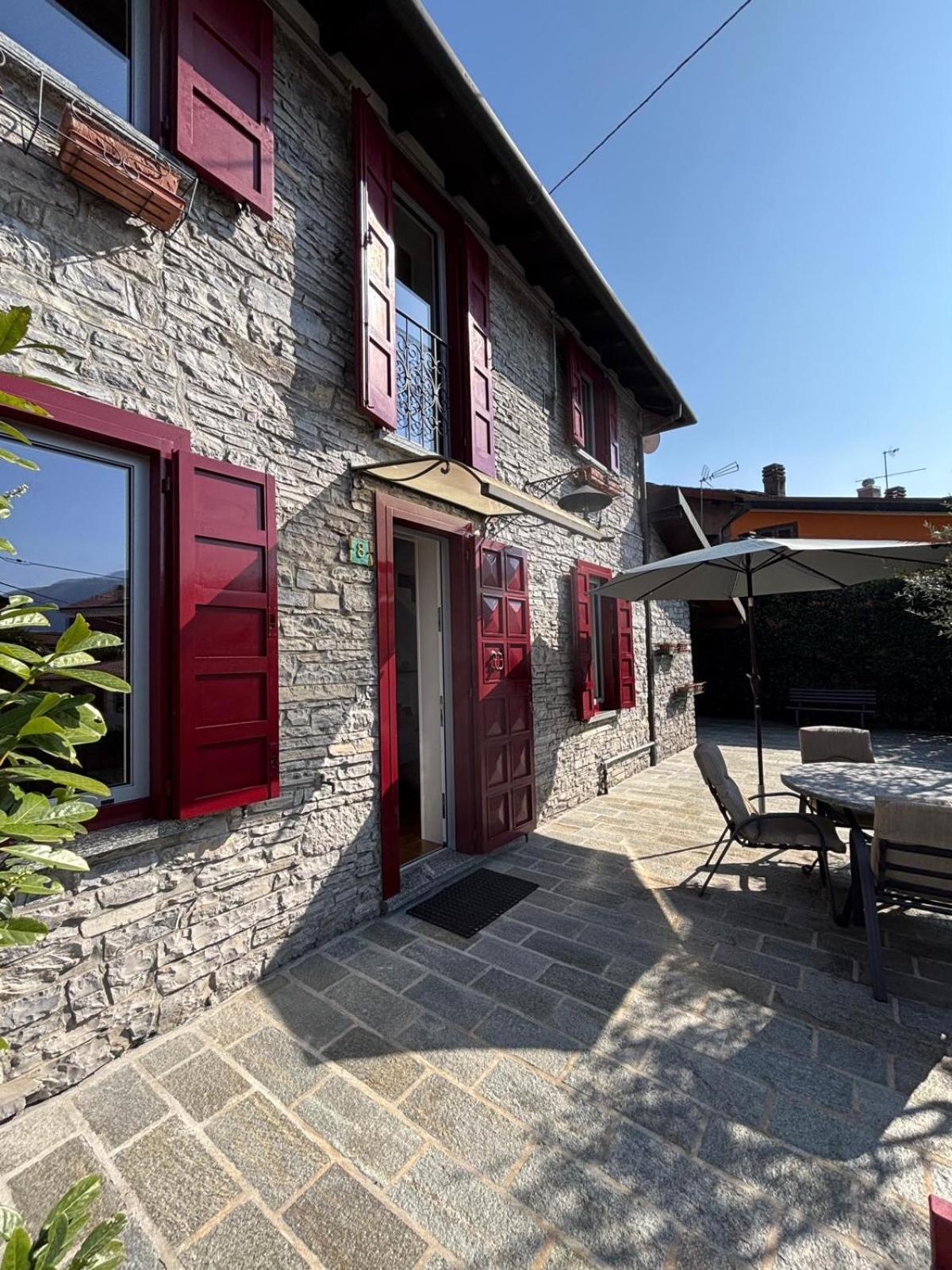 Ester Lakehouse, Graziosa Casa Indipendente 列尔纳 外观 照片