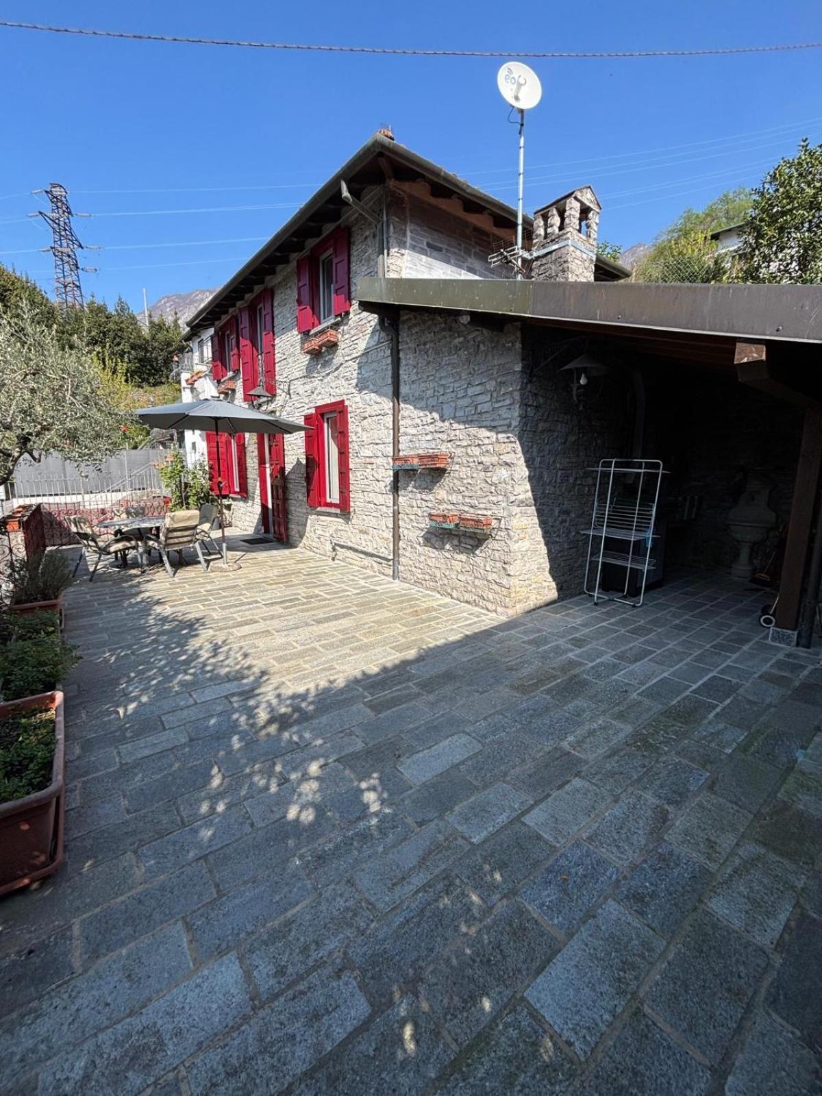 Ester Lakehouse, Graziosa Casa Indipendente 列尔纳 外观 照片