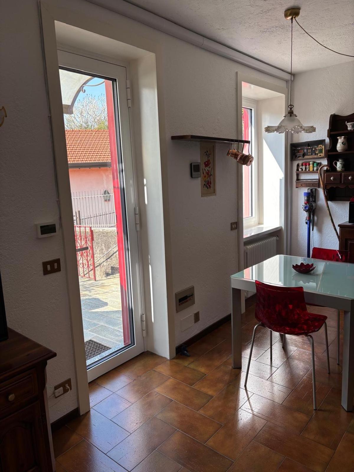 Ester Lakehouse, Graziosa Casa Indipendente 列尔纳 外观 照片