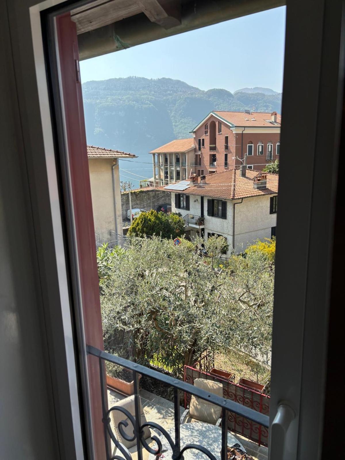 Ester Lakehouse, Graziosa Casa Indipendente 列尔纳 外观 照片
