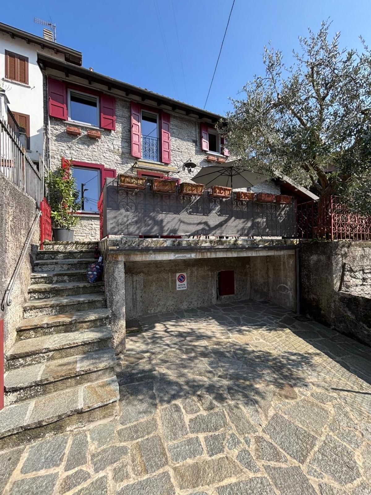 Ester Lakehouse, Graziosa Casa Indipendente 列尔纳 外观 照片