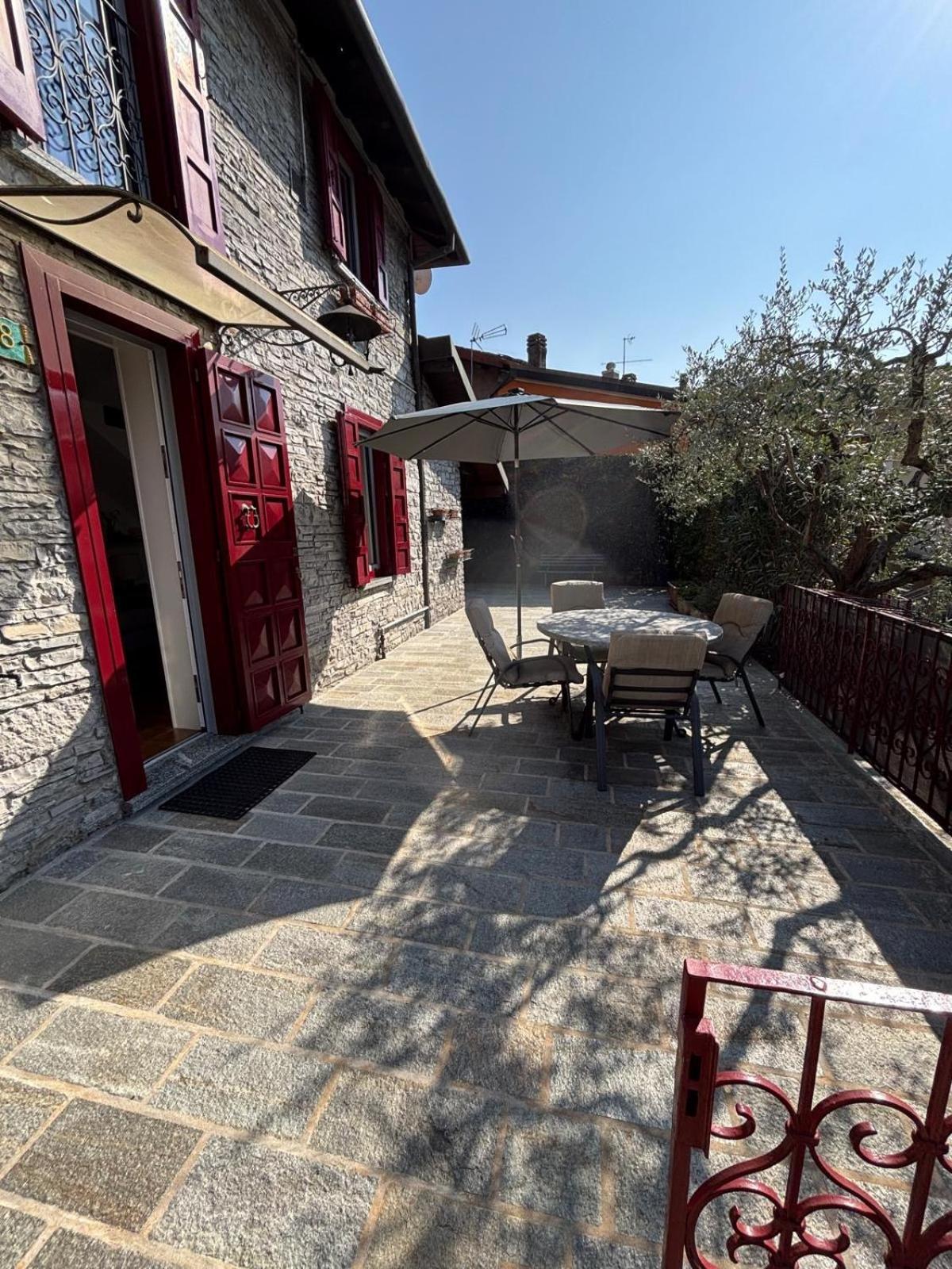 Ester Lakehouse, Graziosa Casa Indipendente 列尔纳 外观 照片