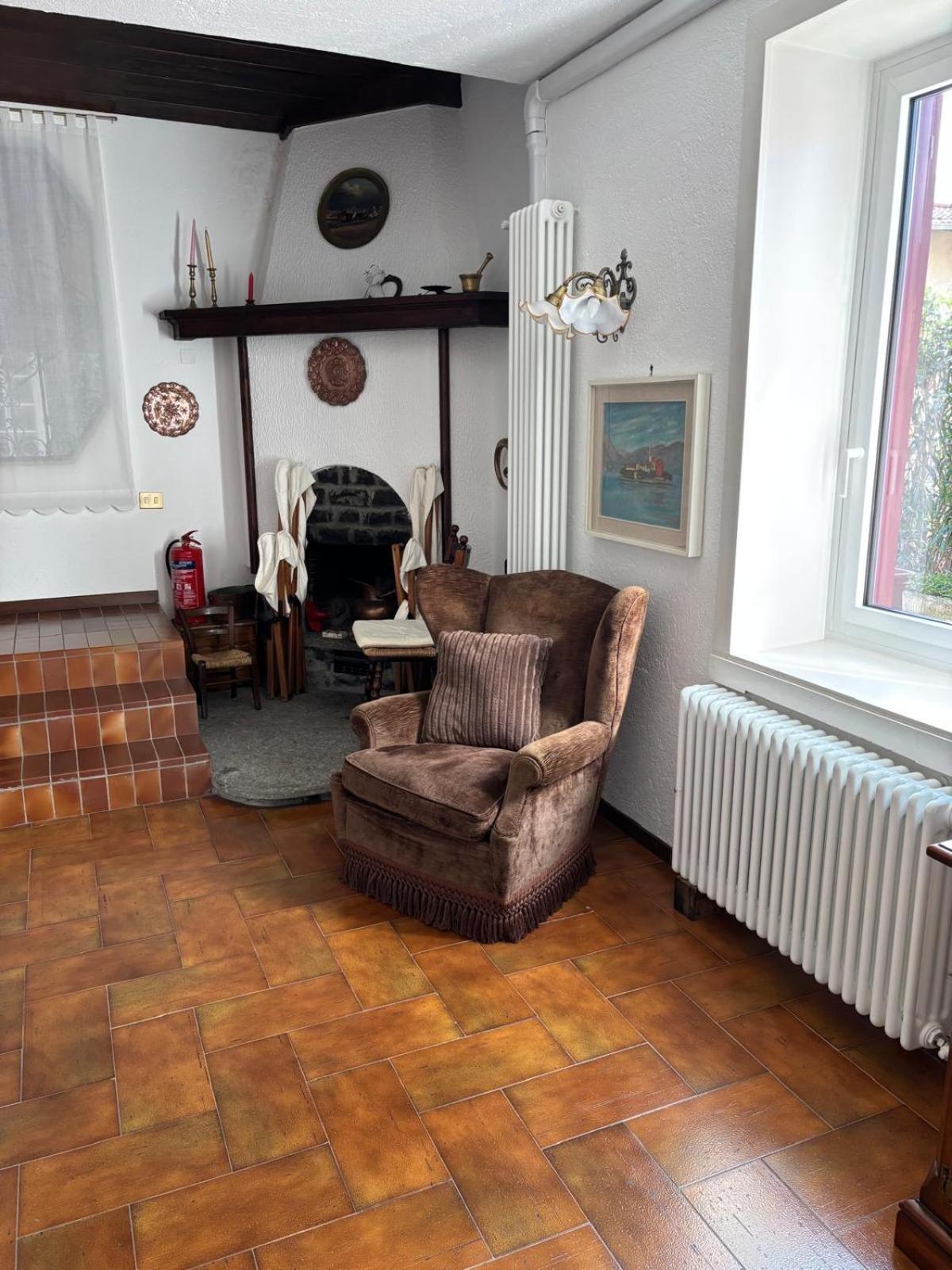 Ester Lakehouse, Graziosa Casa Indipendente 列尔纳 外观 照片