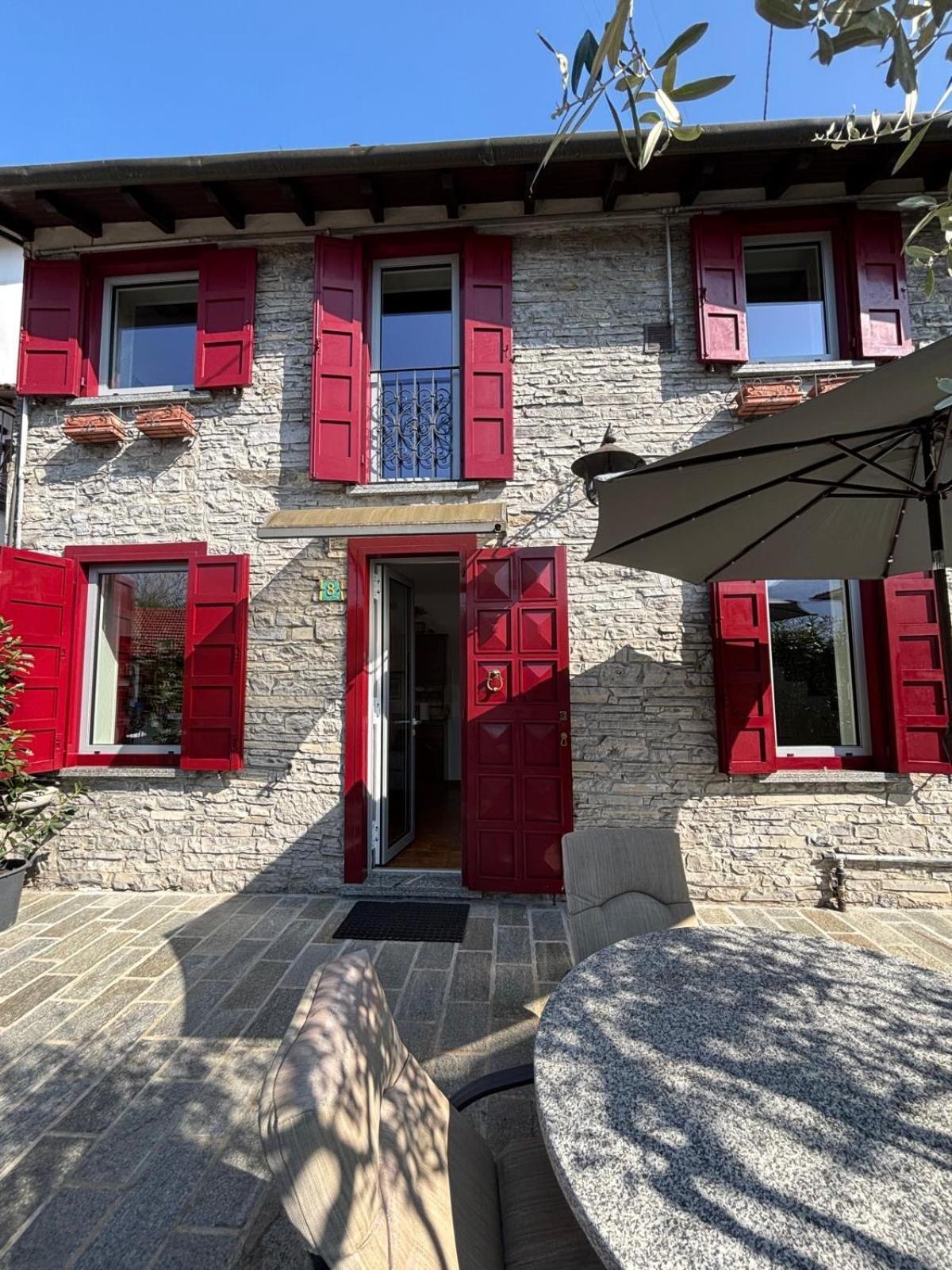 Ester Lakehouse, Graziosa Casa Indipendente 列尔纳 外观 照片