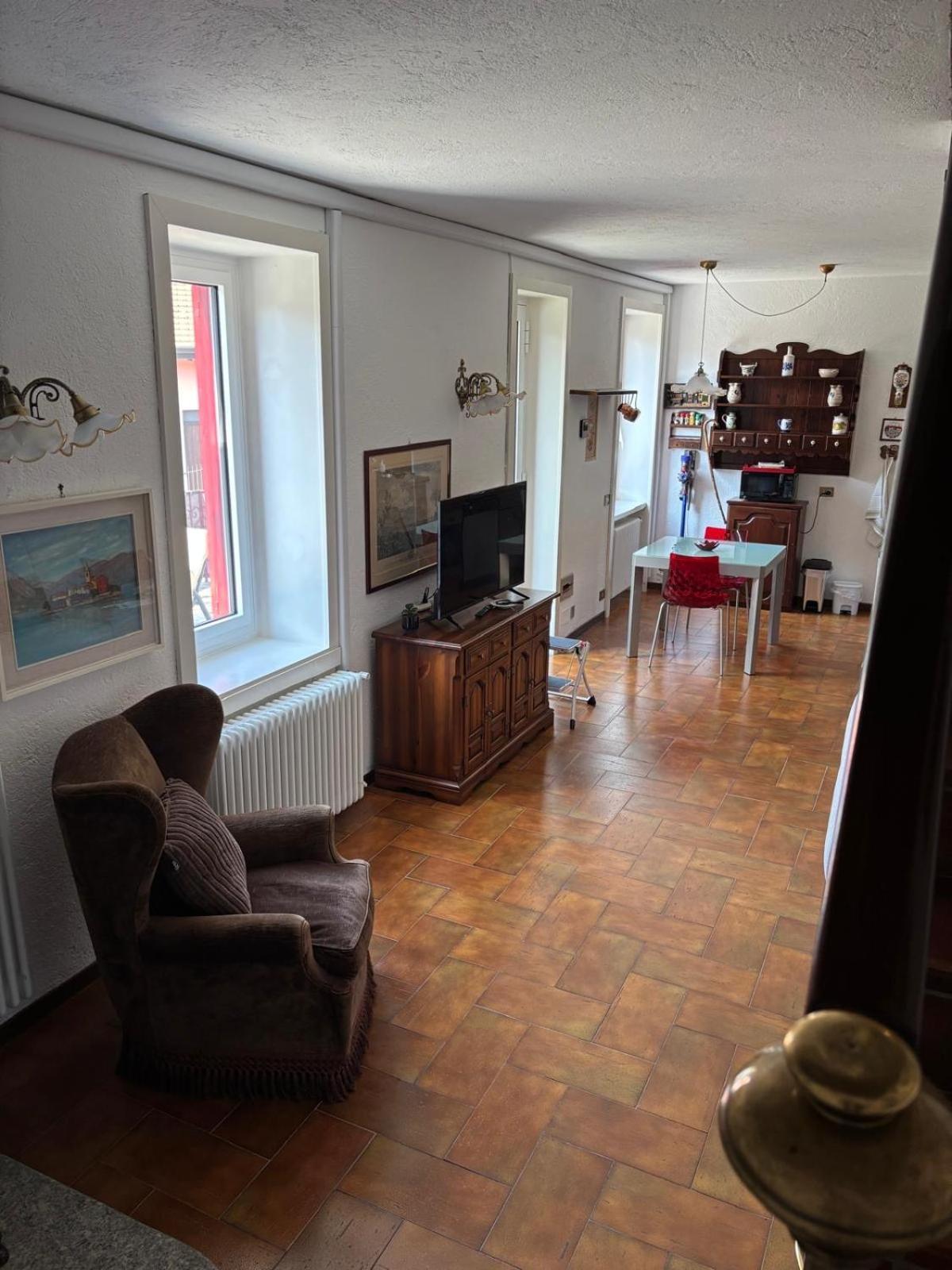 Ester Lakehouse, Graziosa Casa Indipendente 列尔纳 外观 照片