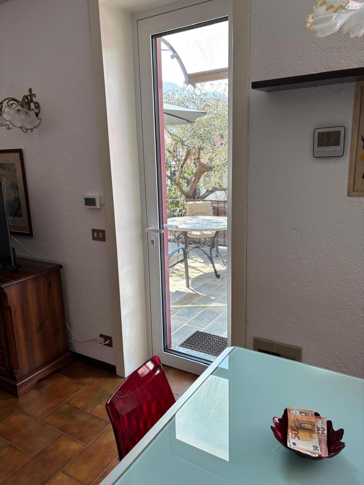 Ester Lakehouse, Graziosa Casa Indipendente 列尔纳 外观 照片