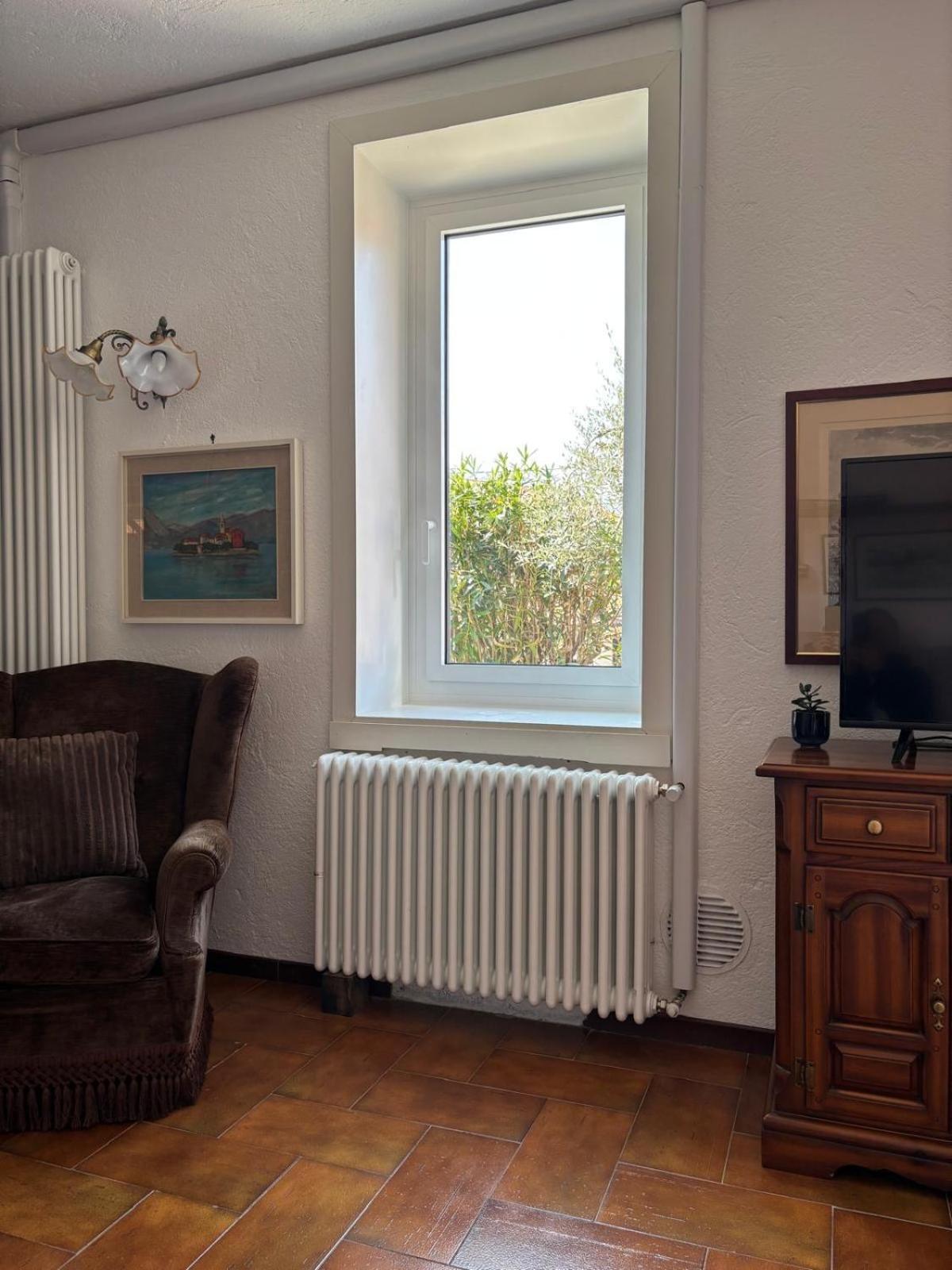 Ester Lakehouse, Graziosa Casa Indipendente 列尔纳 外观 照片