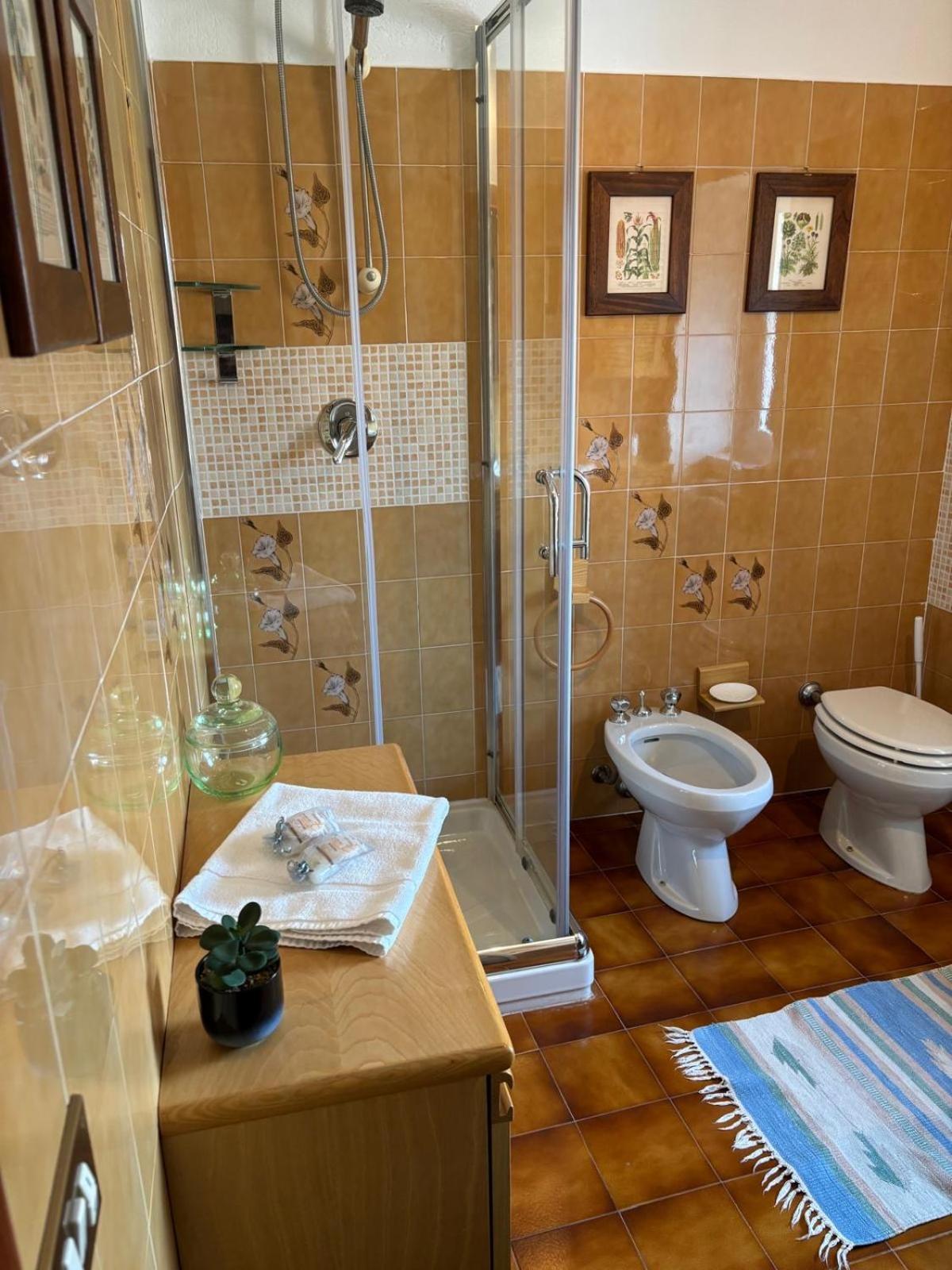 Ester Lakehouse, Graziosa Casa Indipendente 列尔纳 外观 照片