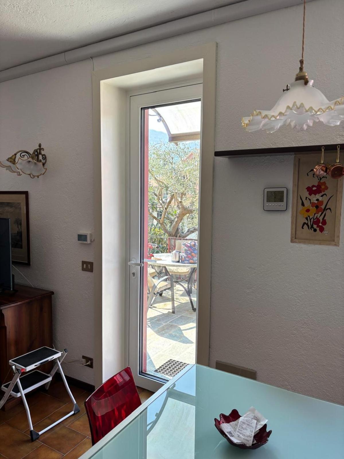 Ester Lakehouse, Graziosa Casa Indipendente 列尔纳 外观 照片