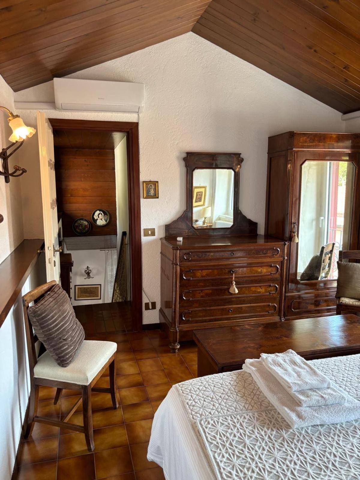Ester Lakehouse, Graziosa Casa Indipendente 列尔纳 外观 照片