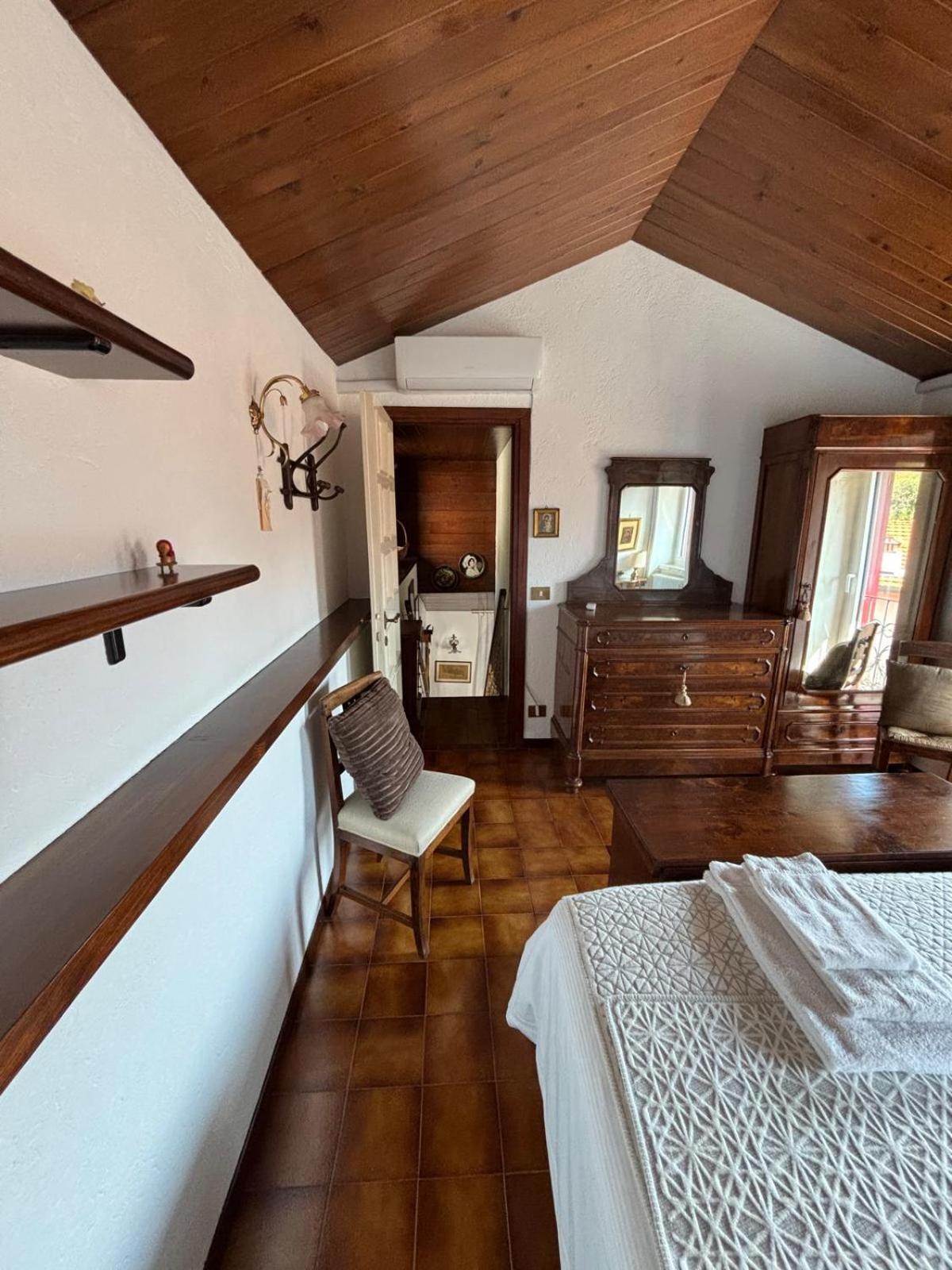 Ester Lakehouse, Graziosa Casa Indipendente 列尔纳 外观 照片