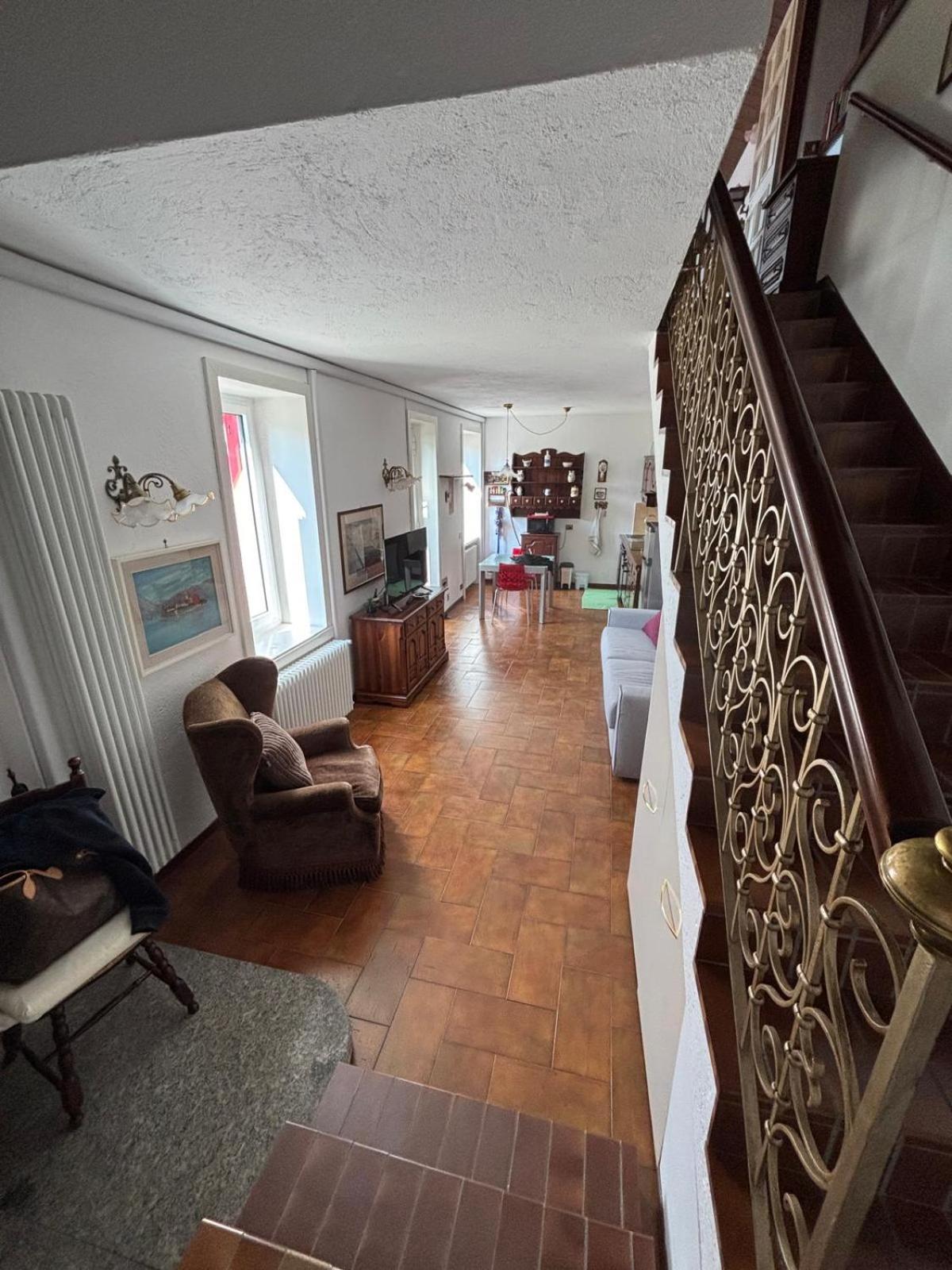 Ester Lakehouse, Graziosa Casa Indipendente 列尔纳 外观 照片